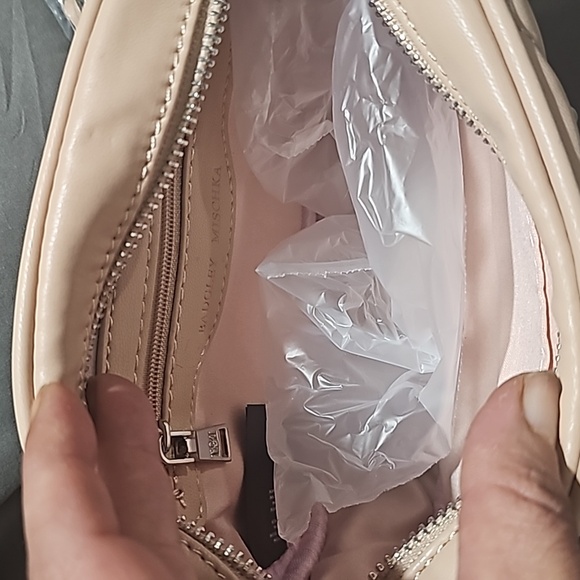 Pink quilted "camera bag" or cross body Badgley Mischa/best offer - Picture 3 of 10